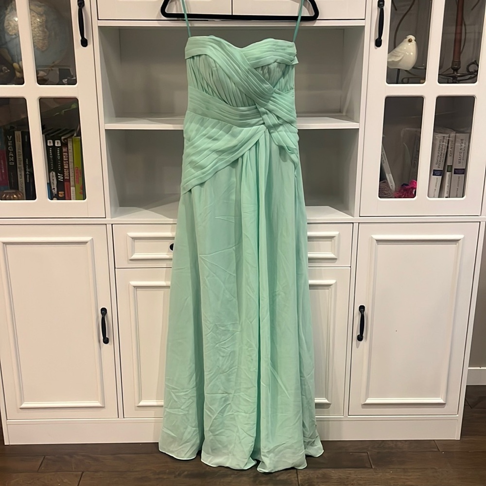 Oh Bridal bridesmaid or prom dress. No visible flaws. Think it’s a size 6